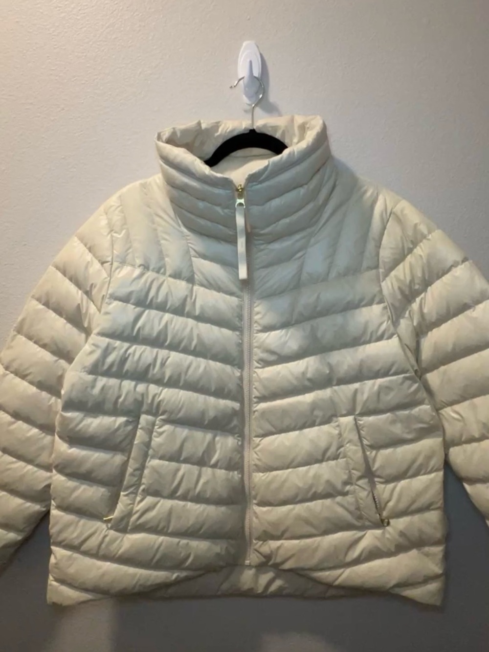 Varley Cream Puffer Jacket Size Large Gold Zip Lightweight Athleisure